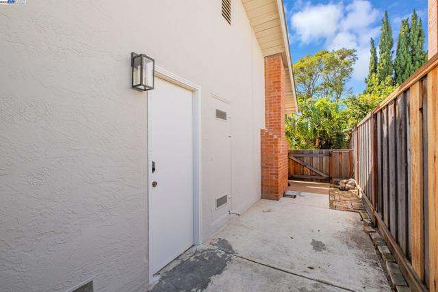 36339 Beech Pl, Newark CA: https://media.crmls.org/mediaz/9e911c58-6ec5-4098-b33a-0f2a47874016.jpg