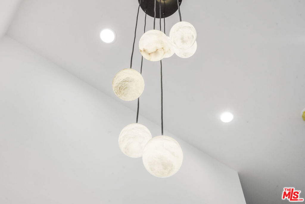 https://media.crmls.org/mediaz/9e91b83d-3892-48a4-b8f3-20607ed45d85.jpg?preset=X-Large