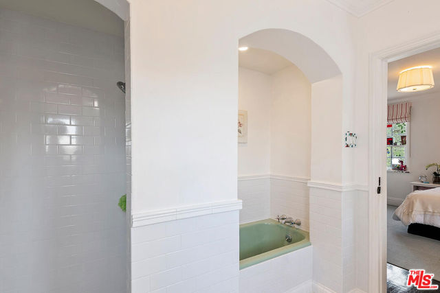 10428 Wyton Drive, Los Angeles CA: https://media.crmls.org/mediaz/9e91cde7-80b5-49a4-b114-a015798defe9.jpg