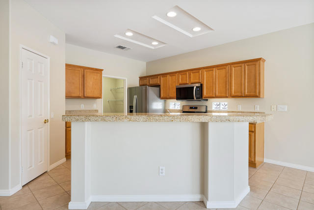 78687 Stansbury Court, Palm Desert CA: https://media.crmls.org/mediaz/9e91ce99-5e44-4c73-be2a-4cd99a6bfd43.jpg