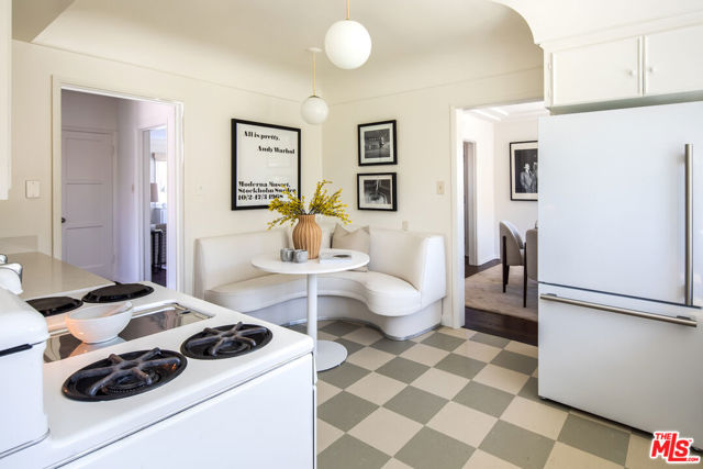 3987 Roxton Avenue, Los Angeles CA: https://media.crmls.org/mediaz/9e9225e0-3b3f-4e68-82c4-38c69bdb2210.jpg
