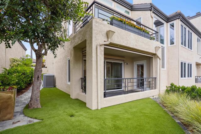 3334 Caminito Cabo Viejo, Del Mar CA: https://media.crmls.org/mediaz/9e926b54-4f2f-4f6c-8f79-bdec5af7300a.jpg