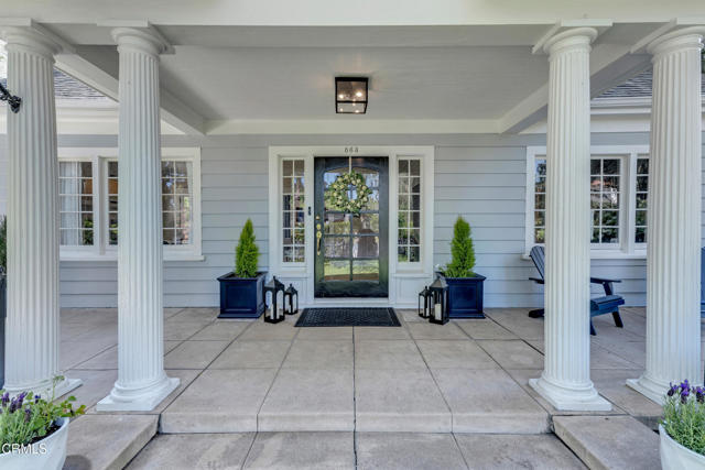 863 N Hill Avenue, Pasadena CA: https://media.crmls.org/mediaz/9e929e29-9fb5-4209-a382-ec004f571037.jpg