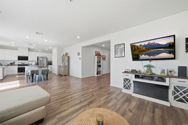 Detail Gallery Image 4 of 27 For 30847 Southend Ln, Winchester,  CA 92596 - 4 Beds | 2/1 Baths