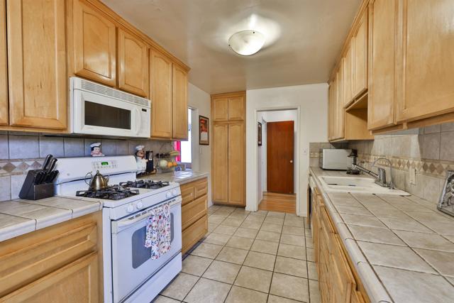 Detail Gallery Image 9 of 20 For 960 11th Street, Imperial Beach,  CA 91932 - 3 Beds | 1 Baths