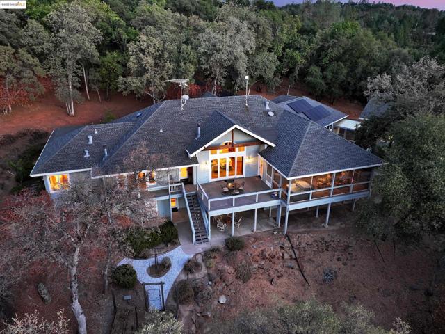 16096 Parkridge Ave, Sonora CA: https://media.crmls.org/mediaz/9e9360a8-d448-41c0-bda9-6e8fb1d19e99.jpg