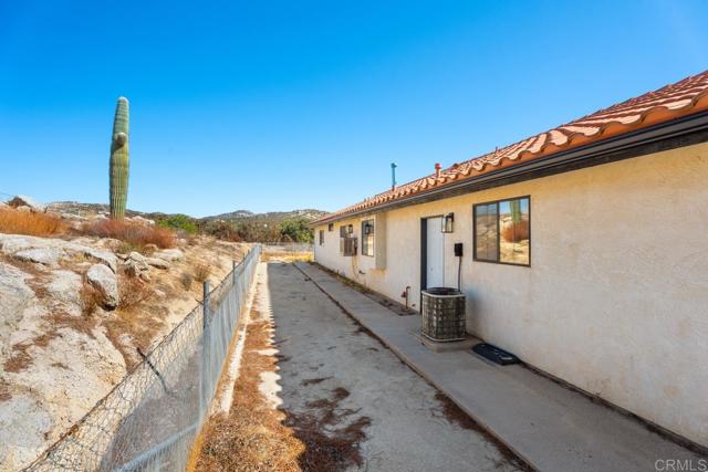 1815 Marc Trail, Campo CA: https://media.crmls.org/mediaz/9e943ee9-1e9e-4028-a9ee-d2e92ddd26e4.jpg