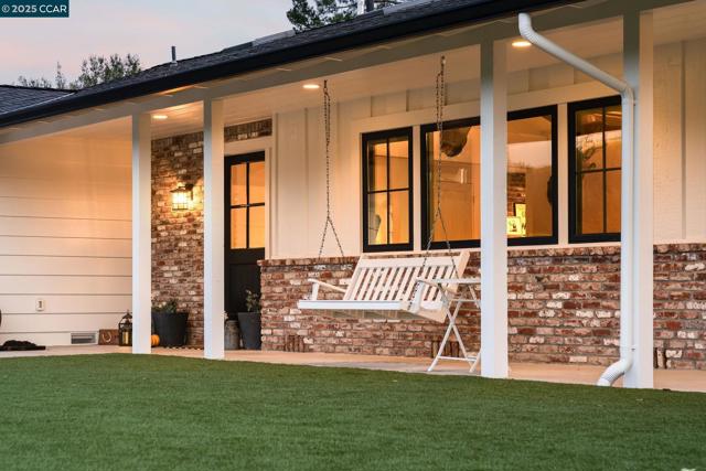 5400 Johnston Rd, Danville CA: https://media.crmls.org/mediaz/9e94cc28-3692-414f-af12-354ee8c85e57.jpg