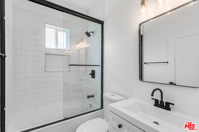 1536 11th Street, Santa Monica CA: https://media.crmls.org/mediaz/9e94d3ce-4fdf-4009-b85c-2d7697680f21.jpg