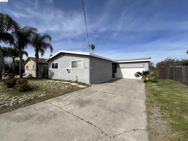 2881 CLEARLAND CIR., Pittsburg CA: https://media.crmls.org/mediaz/9e957c26-4ede-4467-a015-4a1ab591baa6.jpg