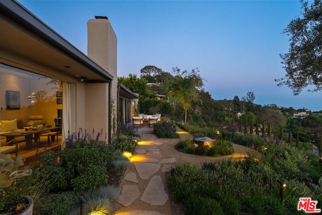 7840 Torreyson Drive, Los Angeles CA: https://media.crmls.org/mediaz/9e95fceb-967b-46dd-85d9-56632349988f.jpg