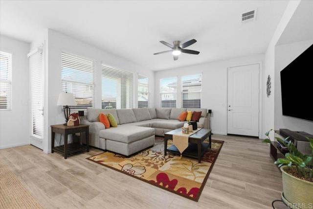 Detail Gallery Image 7 of 52 For 1184 Calle Oroblanco #3,  Chula Vista,  CA 91913 - 3 Beds | 3 Baths