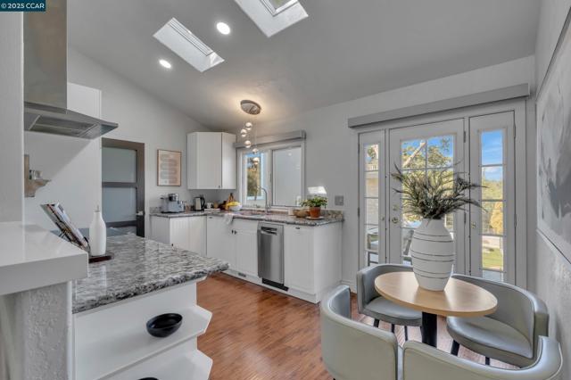 127 Caminar Way, Walnut Creek CA: https://media.crmls.org/mediaz/9e96c2ec-1ee4-45a7-ac41-abf1c2d9e2f0.jpg
