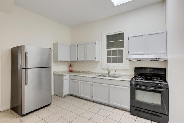 213 7th Street, Oakland CA: https://media.crmls.org/mediaz/9e977f90-4d03-4190-8cbb-aef3da8489c1.jpg