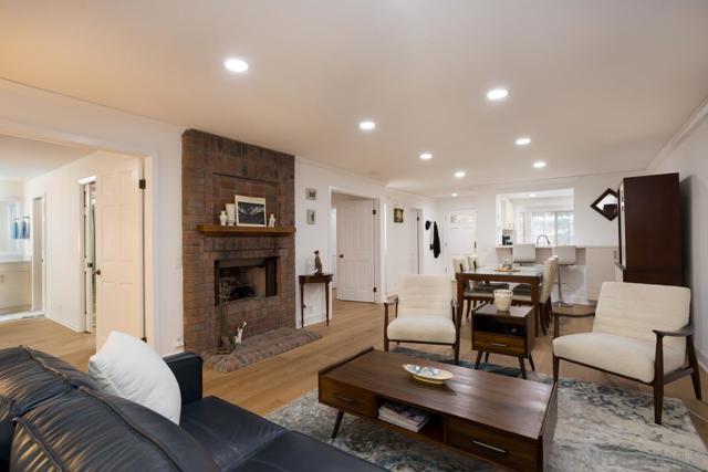 8880 Villa La Jolla Dr, La Jolla CA: https://media.crmls.org/mediaz/9e9a02e5-e523-422c-b6a4-96b8e25edc06.jpg
