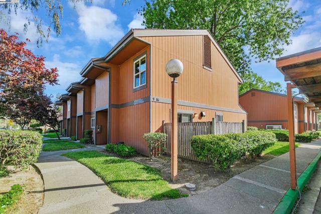 38627 Cherry Ln, Fremont CA: https://media.crmls.org/mediaz/9e9b41d4-6d08-46c2-b749-d4f086e1f67d.jpg