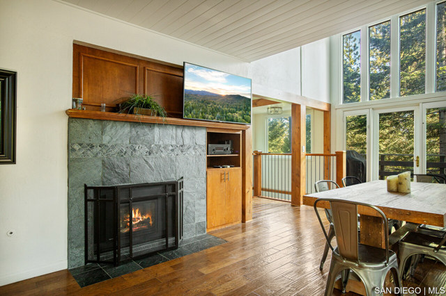 147 State Highway 173, Lake Arrowhead CA: https://media.crmls.org/mediaz/9e9c23e8-690e-4245-9842-abd2df4644bc.jpg