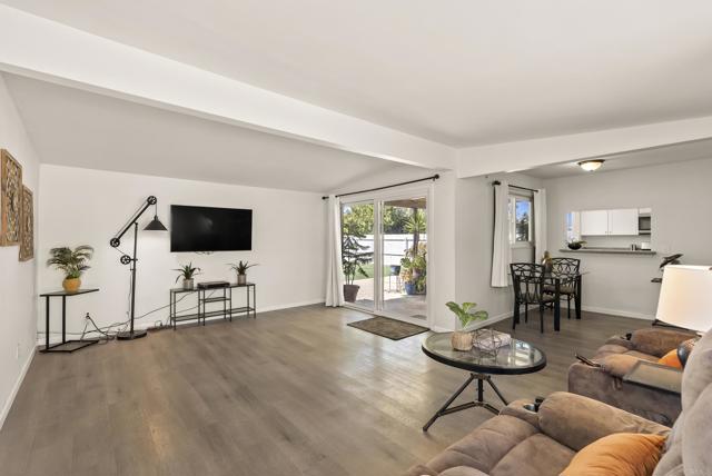 Detail Gallery Image 5 of 29 For 4657 Chateau Pl, San Diego,  CA 92117 - 3 Beds | 1 Baths