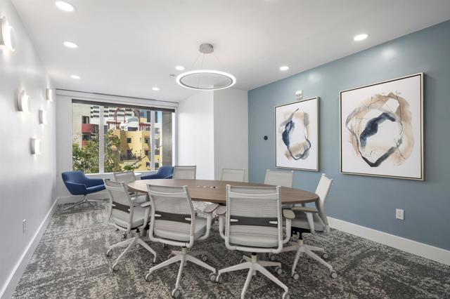 550 Front St, San Diego CA: https://media.crmls.org/mediaz/9e9c91fa-bfc4-4caf-9693-8adf518882d6.jpg