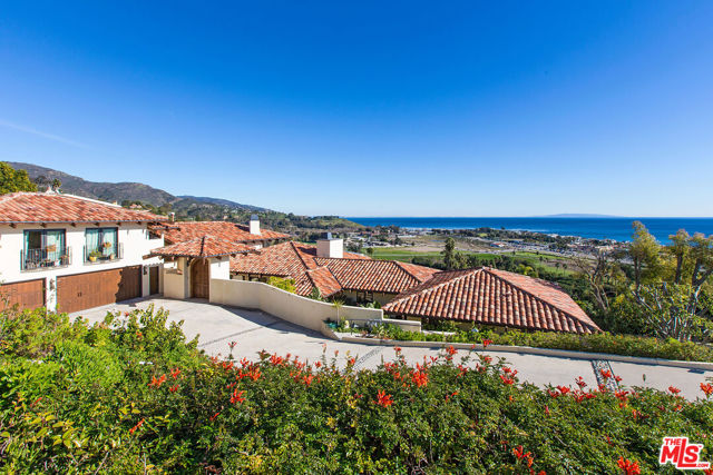 3504 Coast View Drive, Malibu CA: https://media.crmls.org/mediaz/9e9cd1ec-0a42-42d8-b1d9-5a5baab2af22.jpg