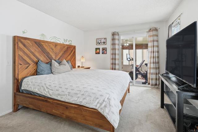 270 Chestnut Way, Oceanside CA: https://media.crmls.org/mediaz/9e9ce895-2772-4382-933c-ea786c33a38f.jpg