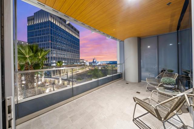 888 W E St, San Diego CA: https://media.crmls.org/mediaz/9e9dd03b-a6a9-44e3-82c8-24fc9d4b2d40.jpg