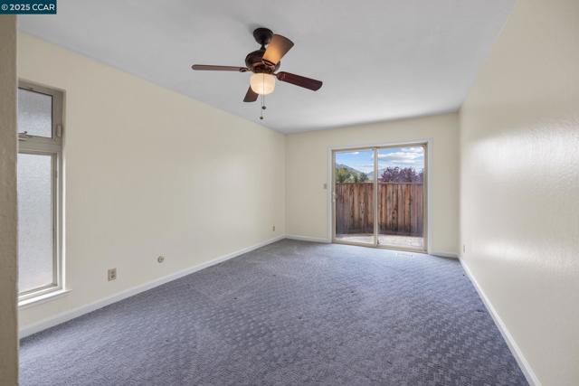 5571 Sepulveda Ct, Concord CA: https://media.crmls.org/mediaz/9e9e186e-8a3a-4e0a-9089-c46890aa2c52.jpg