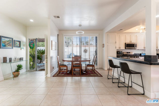 Front Door Entrance/Dining/Kitchen Bar