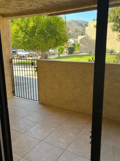 5300 E Waverly Drive, Palm Springs CA: https://media.crmls.org/mediaz/9e9f7264-1b7c-4540-8332-bd8f5d25780a.jpg