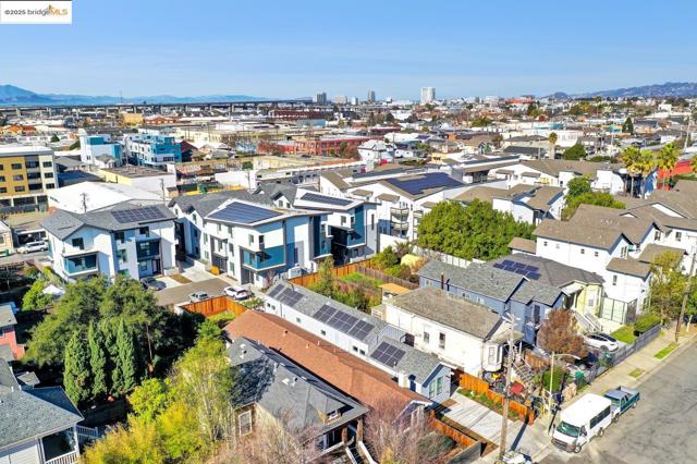 2419 Linden St, Oakland CA: https://media.crmls.org/mediaz/9e9f915d-2eea-45e6-8013-8c0ff7576968.jpg