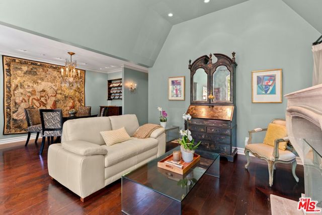 9053 Elevado Street, West Hollywood CA: https://media.crmls.org/mediaz/9e9ff2be-aa3c-4f73-a90f-7804f80a2a61.jpg