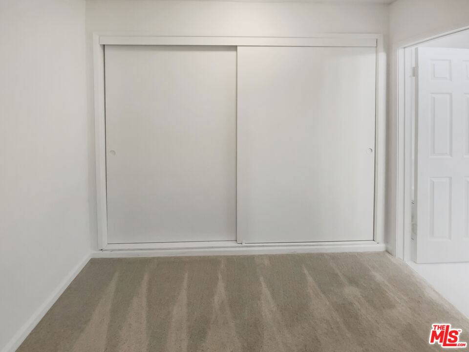 https://media.crmls.org/mediaz/9ea26829-32dd-4b48-9ec5-6c5075080a3b.jpg?preset=X-Large