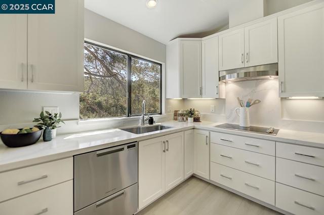 3612 Rossmoor Parkway, Walnut Creek CA: https://media.crmls.org/mediaz/9ea27ccb-083c-49a3-87fb-3044166bca53.jpg