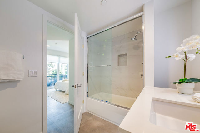 214 S Westmoreland Avenue, Los Angeles CA: https://media.crmls.org/mediaz/9ea2bc92-8a78-48a1-a99d-f69540b39332.jpg