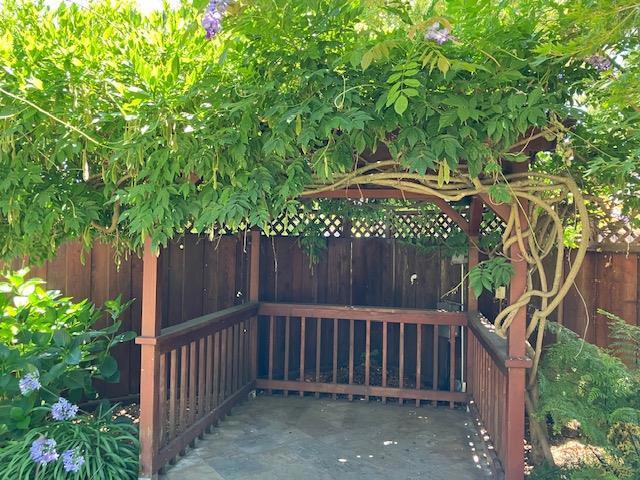 5 Maple Way, San Carlos CA: https://media.crmls.org/mediaz/9ea36137-54ce-4b0b-ad46-53101b926146.jpg