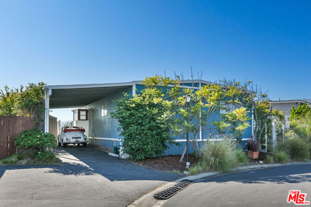 29500 Heathercliff, Malibu CA: https://media.crmls.org/mediaz/9ea38a83-107b-4383-a341-6f14e2cac47f.jpg