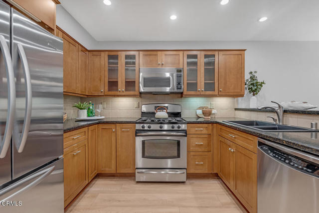Detail Gallery Image 8 of 29 For 601 E California Bld #302,  Pasadena,  CA 91106 - 2 Beds | 2 Baths