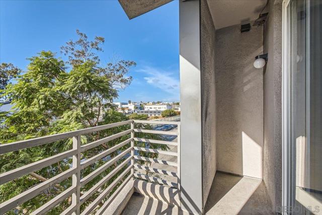 Image 11 of 22 For 1643 6th Ave  208