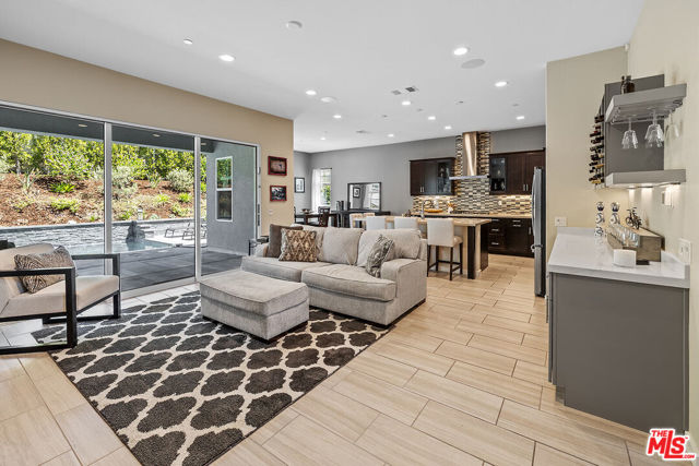 18113 Tableau Way, Santa Clarita CA: https://media.crmls.org/mediaz/9ea3e3aa-2423-49d7-8ff5-0193b7d8da90.jpg