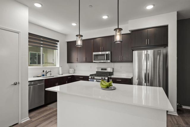 5506 Sandcliff Ln, San Diego CA: https://media.crmls.org/mediaz/9ea44ca8-83d4-48a5-8494-30cd3847e2da.jpg