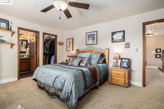 15 Madeira Ct, Oakley CA: https://media.crmls.org/mediaz/9ea46f97-0f4f-4d1e-abcb-1210622ad3b1.jpg