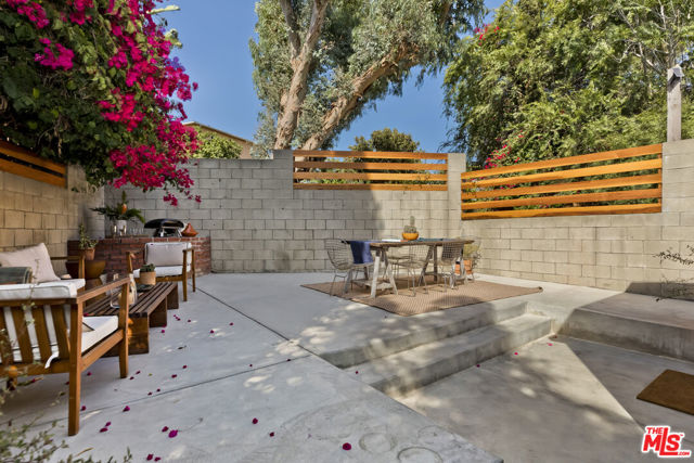 3404 Glenalbyn Drive, Los Angeles CA: https://media.crmls.org/mediaz/9ea4959b-16d0-47aa-878d-d5fe48740e97.jpg