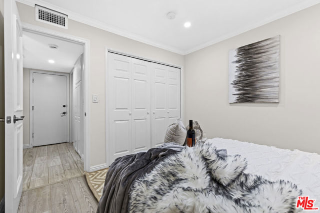8557 Norwich Avenue, North Hills CA: https://media.crmls.org/mediaz/9ea4a686-da66-4557-a03f-34bf6e3d25af.jpg