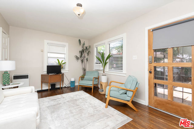 3022 Silver Lake Boulevard, Los Angeles CA: https://media.crmls.org/mediaz/9ea4e804-4dec-4815-9622-ac61ebc53445.jpg