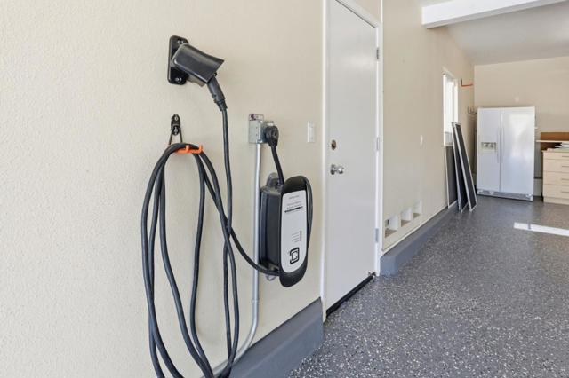 Image 37 of 65 For 3946 Louvre Avenue