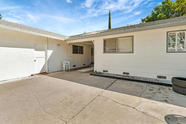 2210 San Blas Court, Modesto CA: https://media.crmls.org/mediaz/9ea65ec4-ab6c-42be-bdb2-ae939bef7b86.jpg