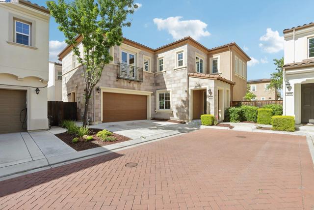 3454 Cinnamon Ridge Rd, San Ramon CA: https://media.crmls.org/mediaz/9ea68f2b-c3c9-4f79-9dae-28a11713b3cb.jpg