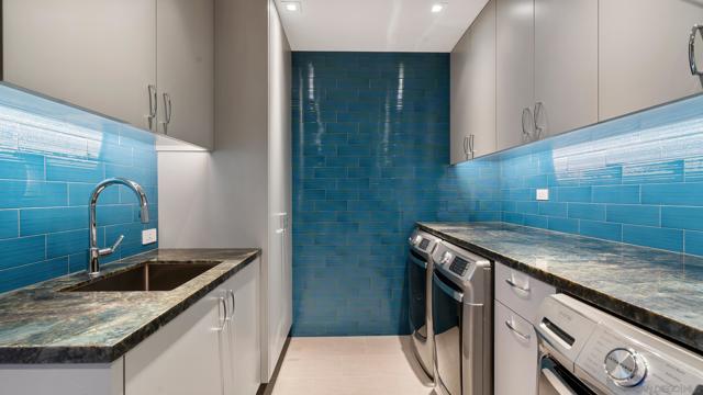 1230 Neptune Ave, Encinitas CA: https://media.crmls.org/mediaz/9ea79303-4cb1-41f8-8f34-4b93df7e1434.jpg