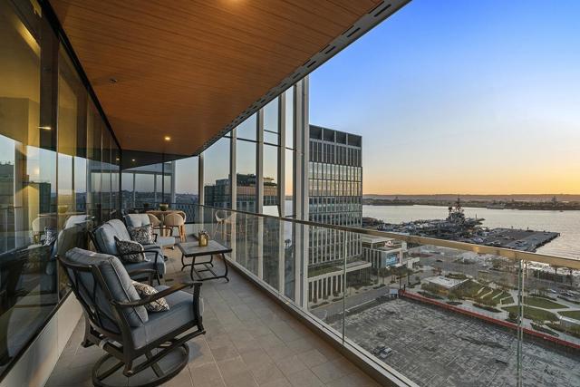 888 W E Street, San Diego CA: https://media.crmls.org/mediaz/9ea7e591-3865-4d36-a434-24adfb0a6a1d.jpg
