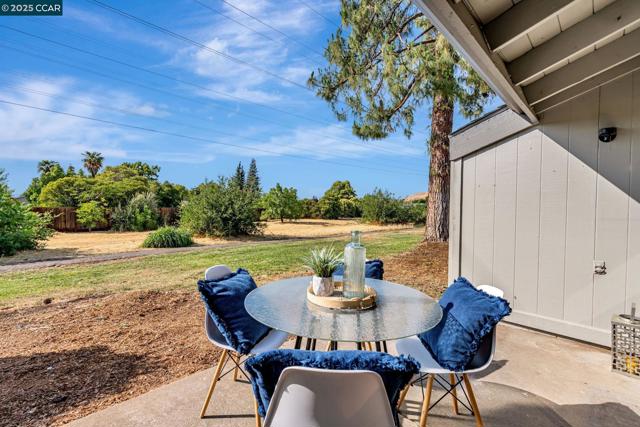 1335 Kenwal Rd, Concord CA: https://media.crmls.org/mediaz/9ea85409-1973-4d4d-bc36-8e14154d739f.jpg